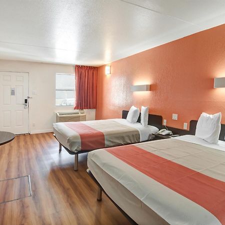 Motel 6-Dallas, Tx - Forest Lane Екстер'єр фото