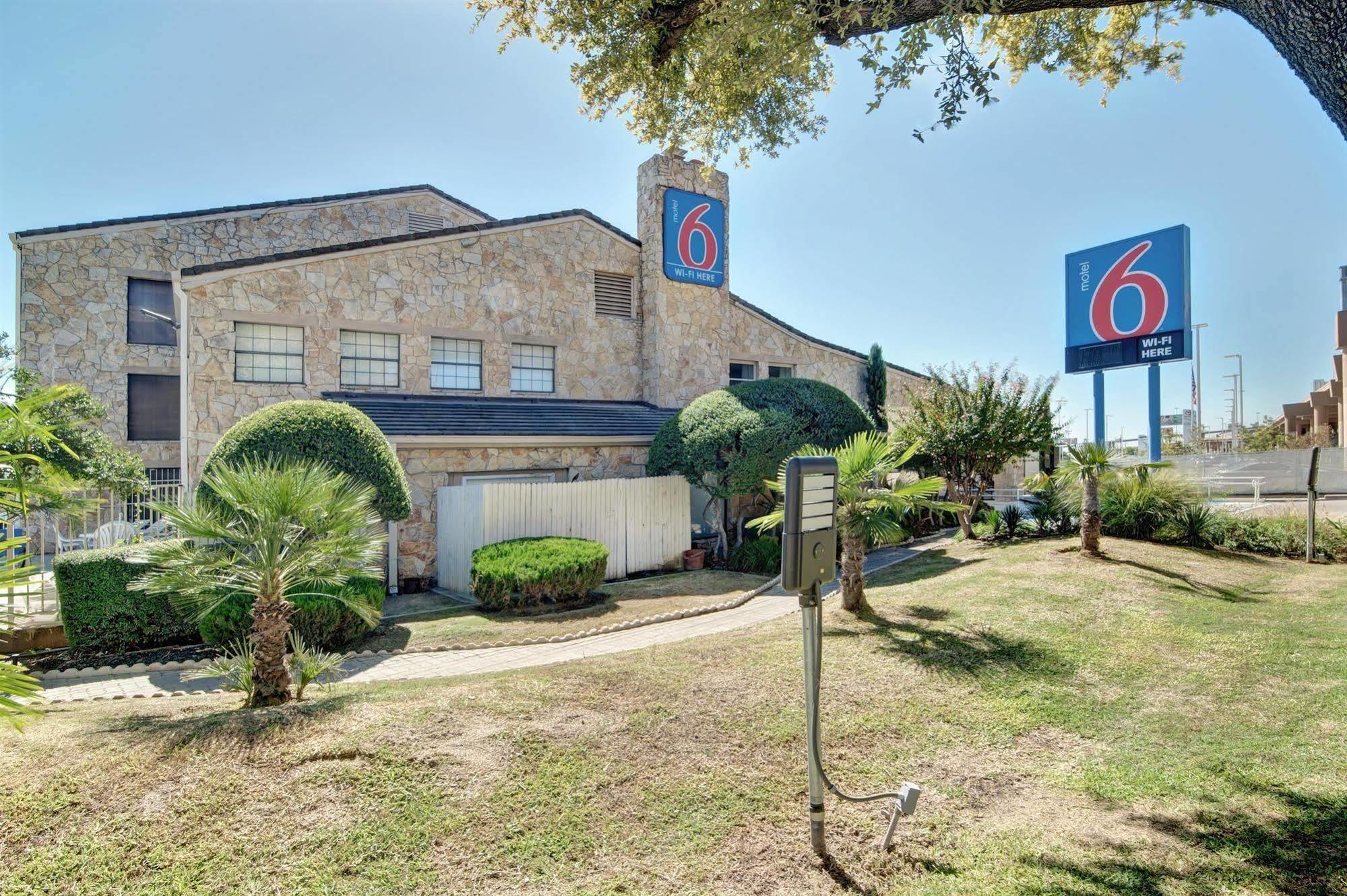 Motel 6-Dallas, Tx - Forest Lane Екстер'єр фото