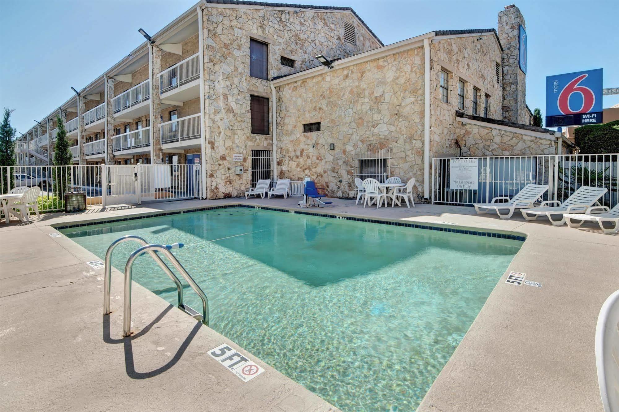 Motel 6-Dallas, Tx - Forest Lane Екстер'єр фото